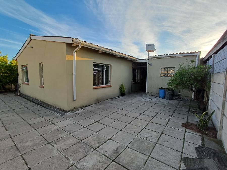 3 Bedroom Property for Sale in Bishop Lavis Western Cape